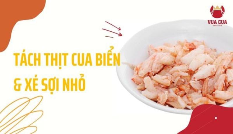 Một bát cà ri xanh gà béo ngậy, đầy màu sắc với thịt gà, măng tre, đậu cove, lá húng quế và nước cốt dừa sánh mịn.